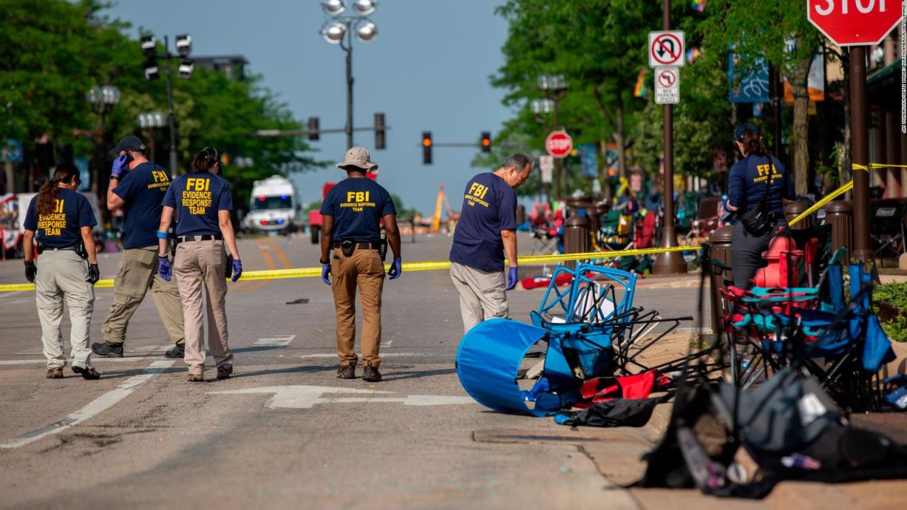 CNNE 1234175 - sobreviviente de tiroteo en illinois- ocultamos a mi nieto en cajas