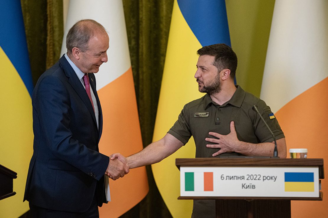 El presidente de Ucrania Volodymyr Zelensky en una rueda de prensa con el primer ministro de Irlanda Micheál Martin en Kiyv.