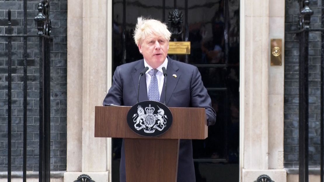 CNNE 1235034 - escucha la renuncia de boris johnson como primer ministro de reino unido cafe