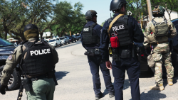 CNNE 1235369 - profesor de uvalde- la lentitud de la policia les costo la vida a mis estudiantes