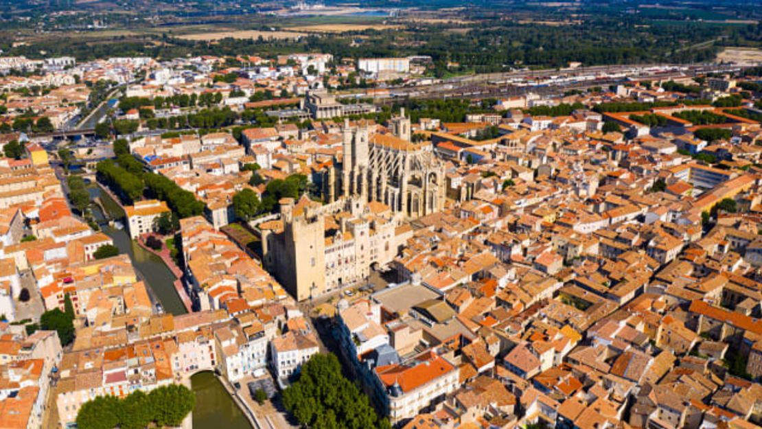 Narbona es una ciudad con raíces romanas en el departamento de Aude, en la región francesa de Occitania. Crédito: JackF/Adobe Stock