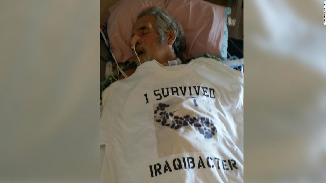 El cuerpo de Patterson estaba infectado sistémicamente por una virulenta bacteria resistente a los medicamentos que también infectó a las tropas en la guerra de Iraq, lo que le valió al patógeno el apodo de "Iraqibacter".