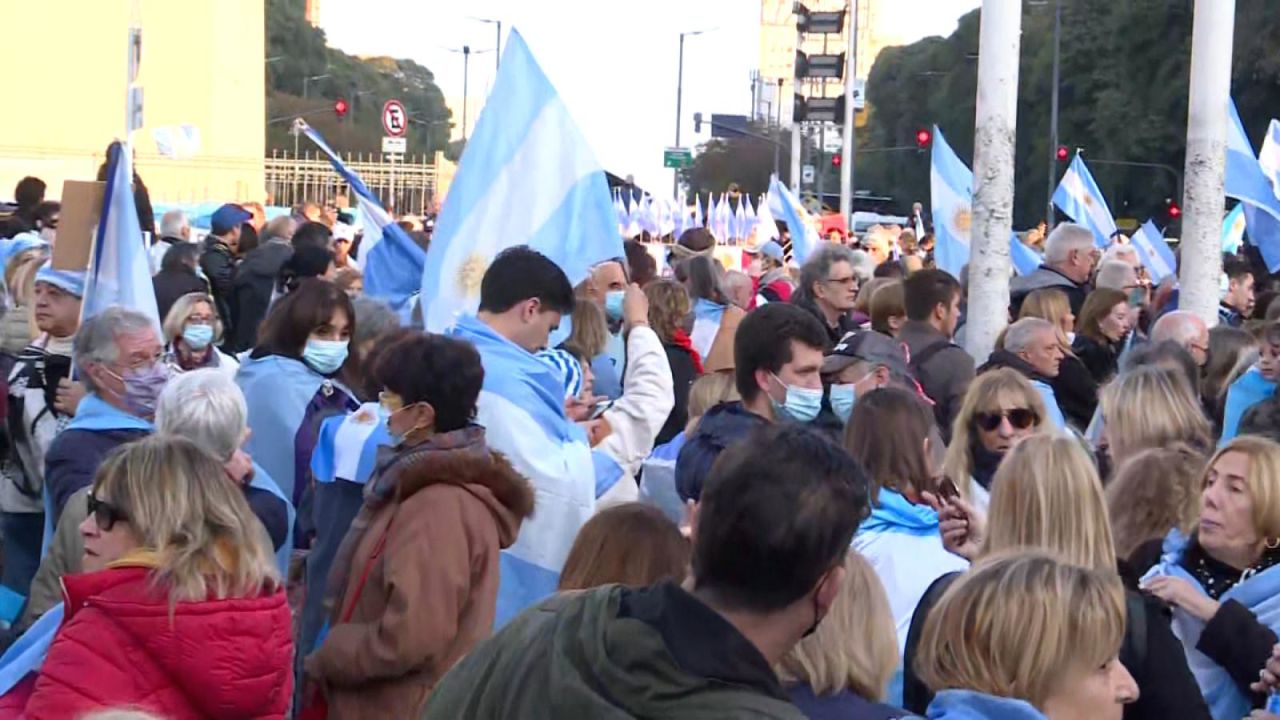 CNNE 1236360 - asi se viven las protestas del 9 de julio en argentina