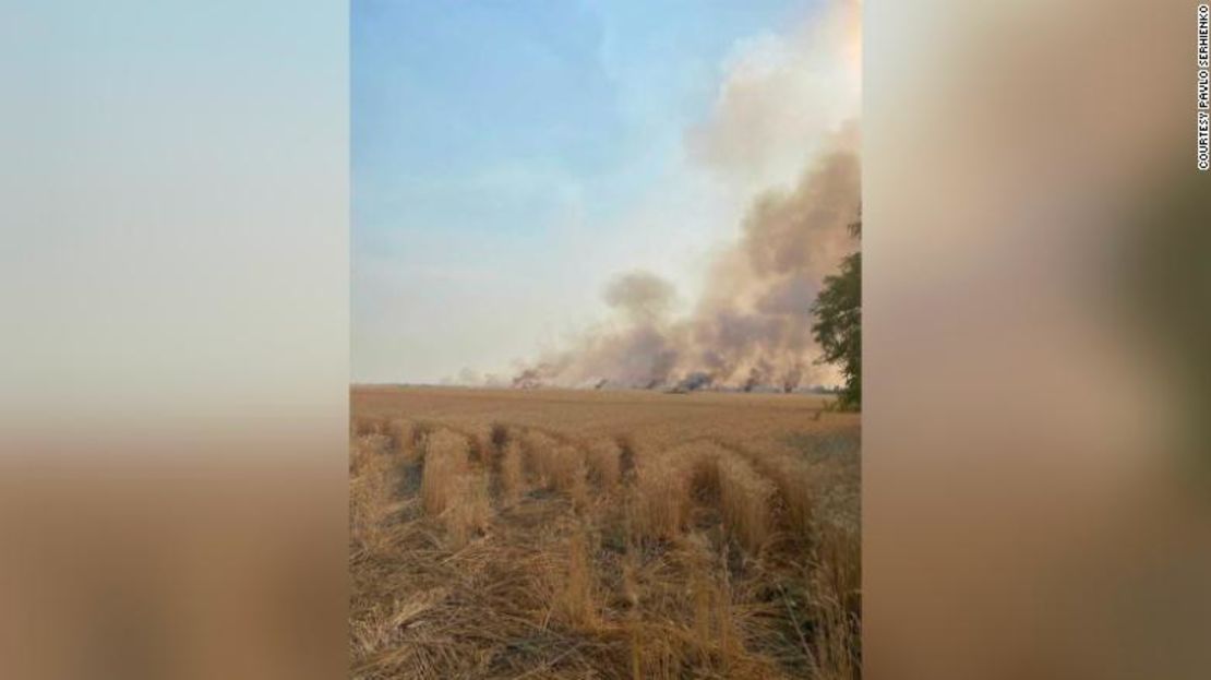 Pavlo Serhienko dijo que ha tenido que apagar muchos incendios que se han iniciado en su granja.