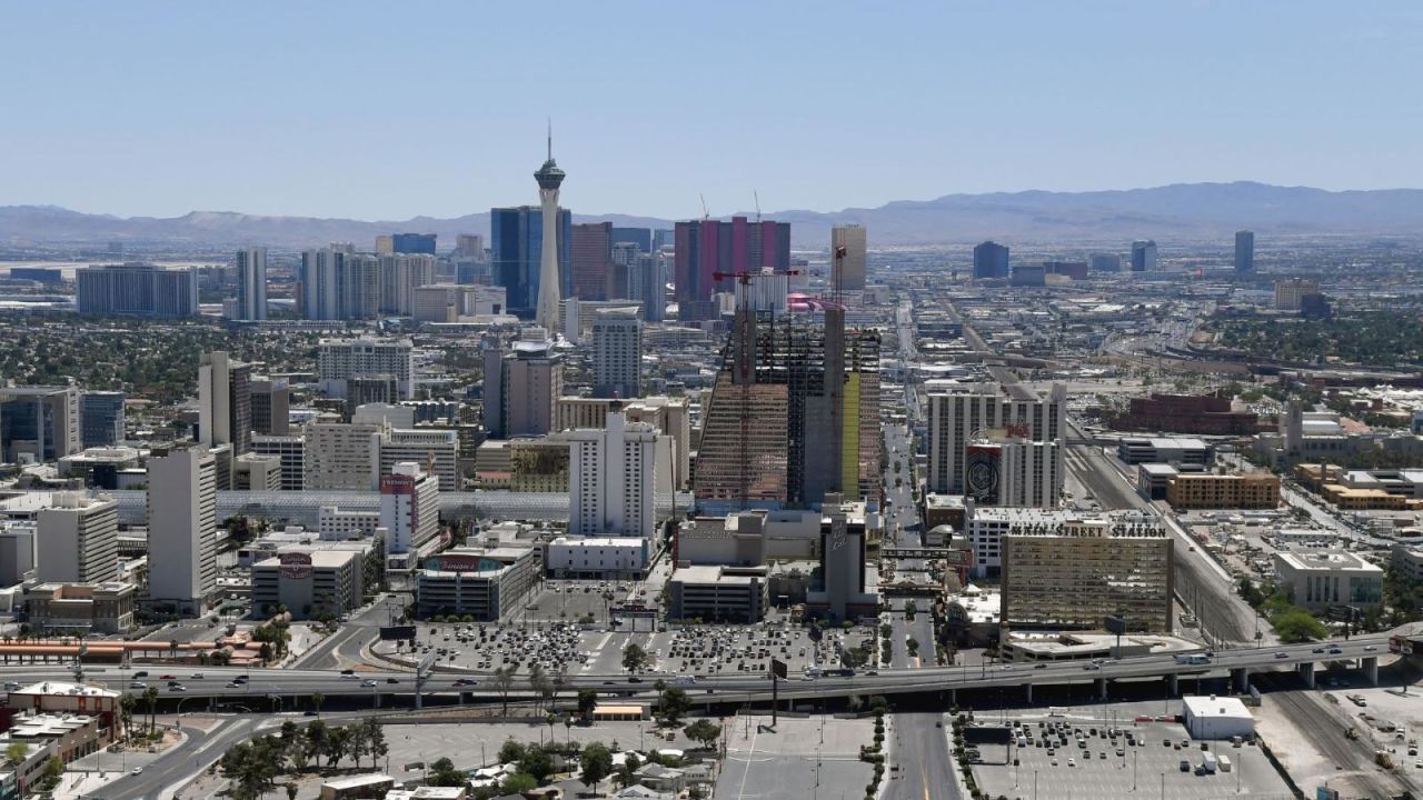 CNNE 1236942 - timelapse muestra el crecimiento historico de las vegas desde el espacio