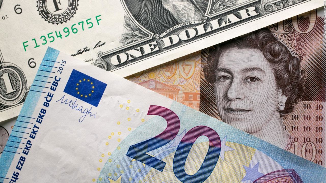 CNNE 1237269 - el euro se iguala al valor del dolar por primera vez en anos