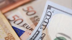 CNNE 1237449 - el euro y el dolar alcanzan la paridad