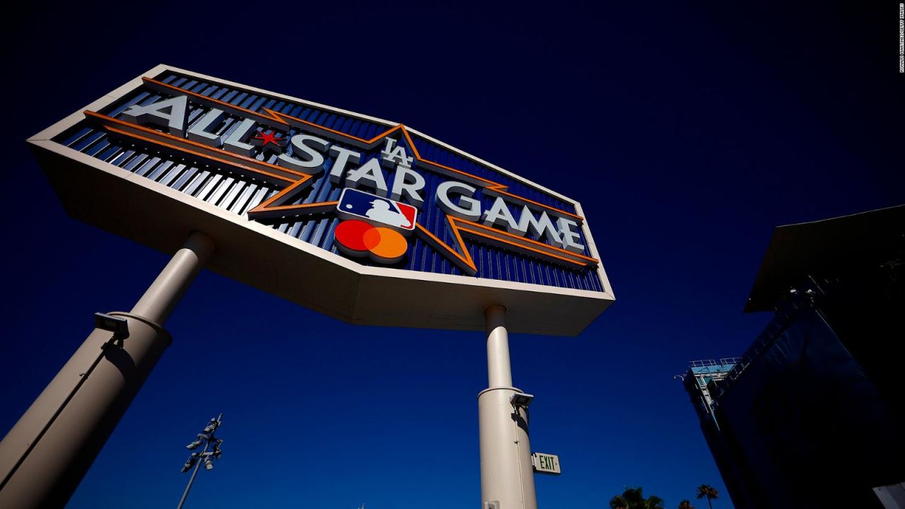 CNNE 1238087 - trabajadores del dodger stadium podrian ir a huelga antes de juego clave