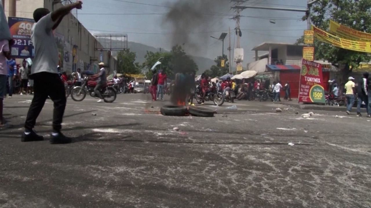 CNNE 1238495 - lucha entre bandas tiene a residentes en haiti sin servicios