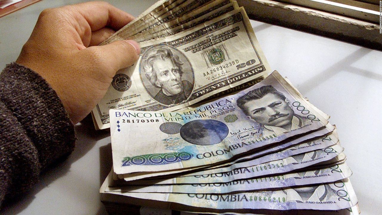 CNNE 1238613 - ¿por que el peso colombiano se ha depreciado con respecto al dolar?
