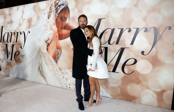 Ben Affleck y Jennifer Lopez asisten a la proyección especial de "Marry Me" el 8 de febrero de 2022 en Los Ángeles, California.