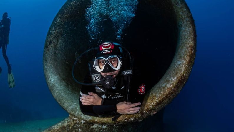 Aventura acuática: "Esta aventura ofrece una experiencia de buceo realista en el interior de un verdadero avión comercial", dice Holzer.