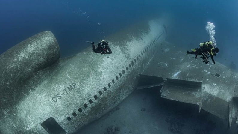 De la pista al arrecife: el avión fue hundido en las aguas del Golfo de Aqaba en 2019 para crear un entorno que ayude a fomentar el crecimiento de los corales.