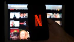 CNNE 1240219 - la nueva regla de netflix que limita el uso de tu cuenta en argentina