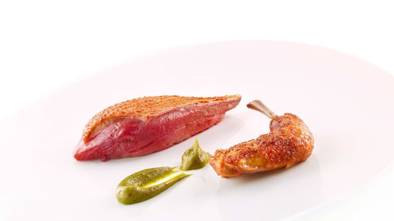 15. Reale (Castel di Sangro, Italia): El pichón y el pistacho es uno de los platos estrella del restaurante del chef Niko Romito.