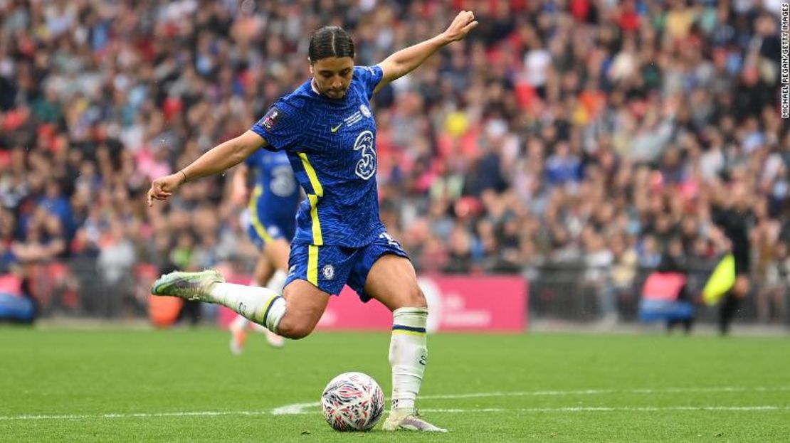 Kerr anota el tercer gol del Chelsea en la final de la FA Cup femenina contra el Manchester City el 15 de mayo.