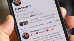 CNNE 1240840 - twitter y elon musk iran a juicio por acuerdo de compra