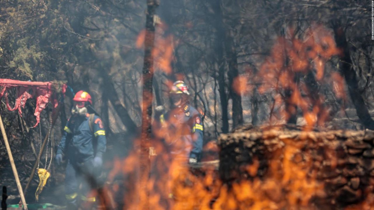 CNNE 1241046 - asi trabajan mas de 500 rescatistas para contener el fuego en grecia