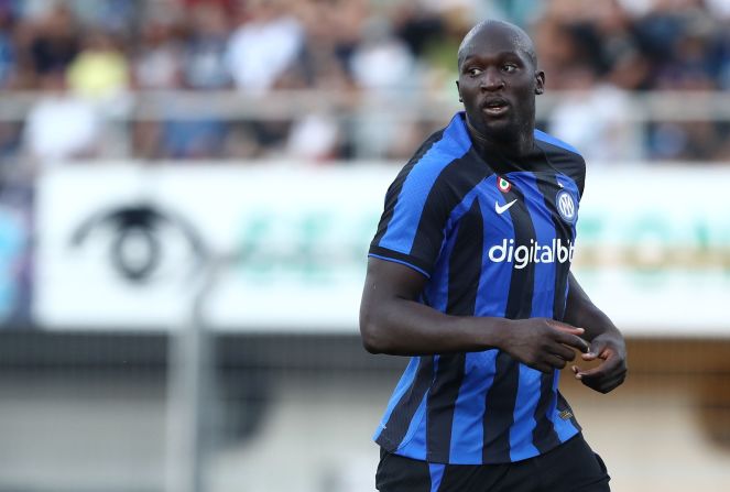 Romelu Lukaku juega un partido amistoso contra Lugano en su regreso al Inter, el 12 de julio de 2022.