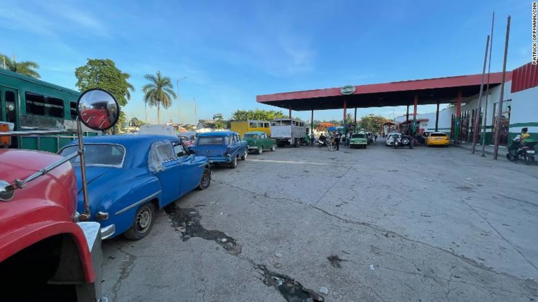 Algunos conductores han esperado ocho días para obtener combustible.