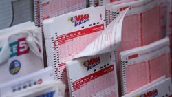 CNNE 1244665 - mega millions ya tiene un pozo de mas de us$ 1-000 millones