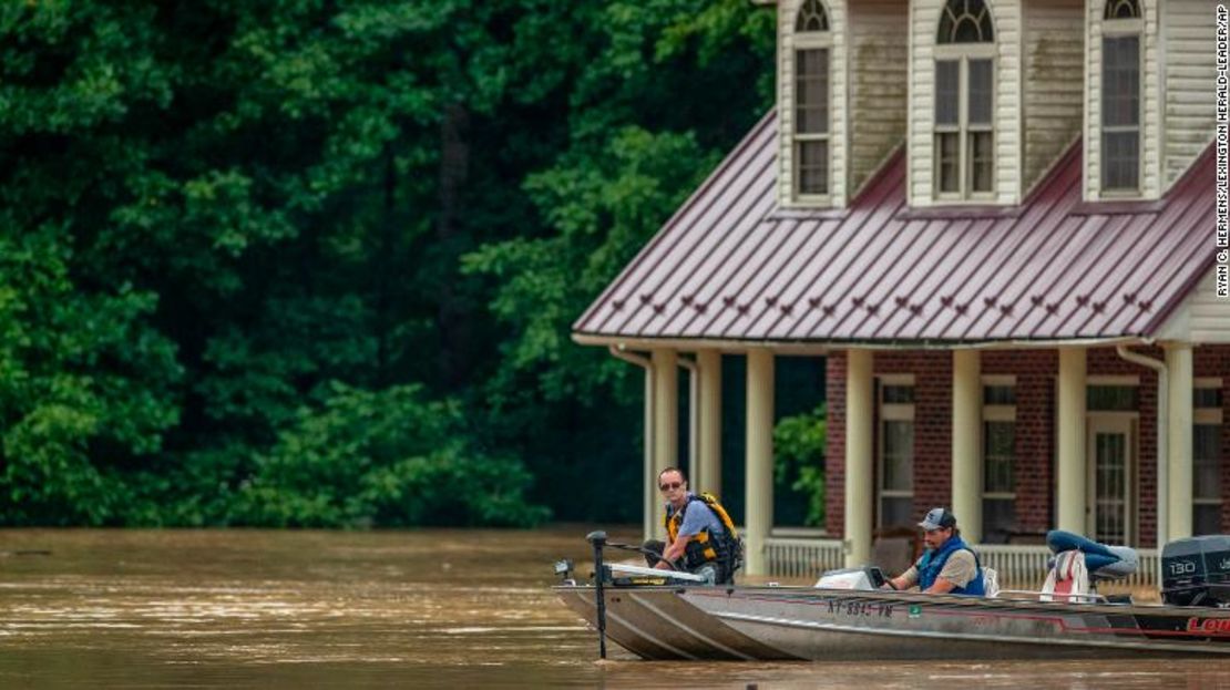 Casas inundadas en Lost Creek, Kentucky, el jueves
