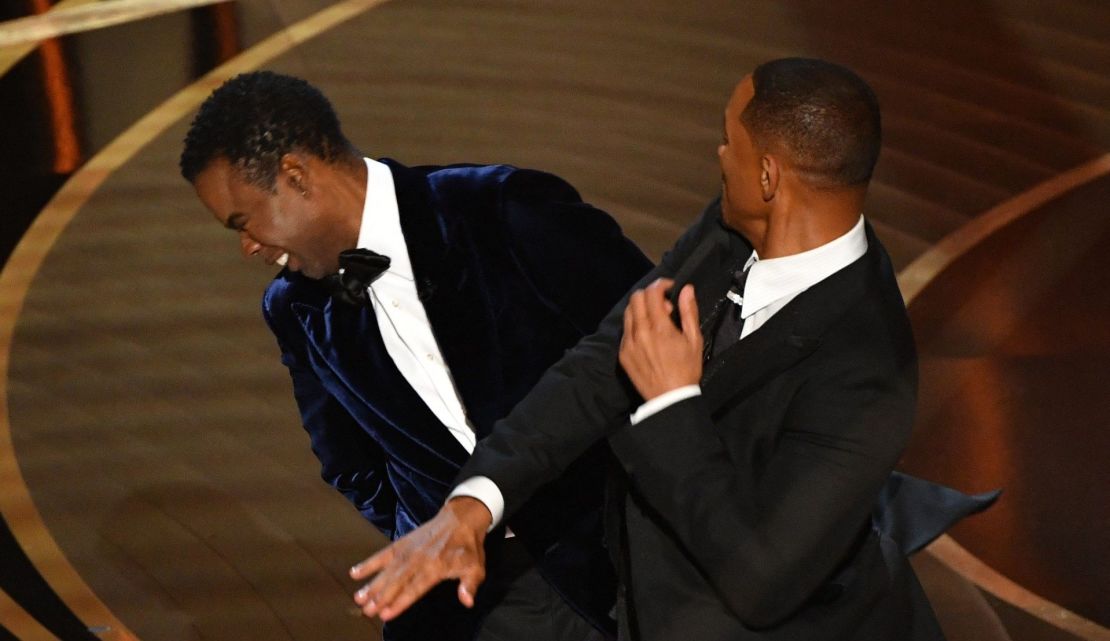 Will Smith y Chris Rock en el escenario de los Oscar.