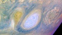 CNNE 1245886 - la nasa captura una espectacular fotografia de los vortices de jupiter