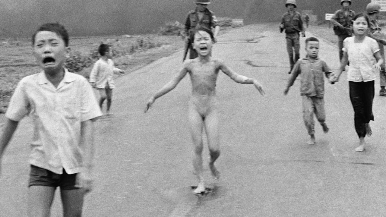 CNNE 1245941 - "la nina del napalm" recuerda el momento de la iconica foto