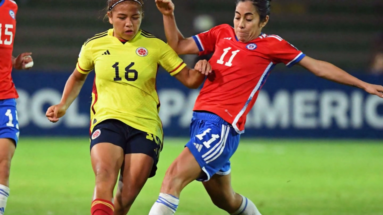 CNNE 1246052 - la seleccion femenil de colombia recibe apoyo de los hinchas