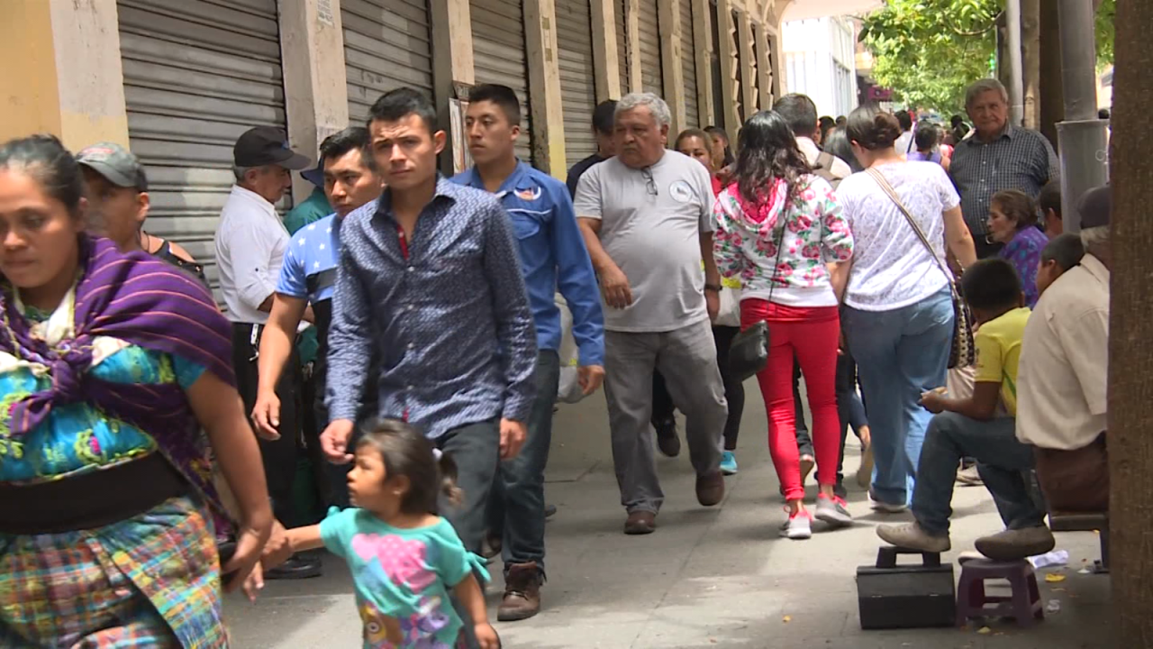 CNNE 1246068 - jovenes guatemaltecos padecen falta de empleo