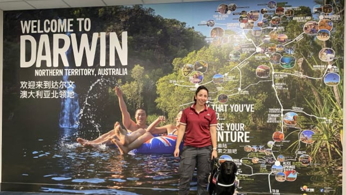 Australia ha introducido una serie de medidas nuevas de bioseguridad, entre ellas un perro detector en el aeropuerto de Darwin, en el Territorio del Norte del país, debido a un brote de fiebre aftosa en Indonesia. Crédito: Departamento de Agricultura, Pesca y Silvicultura