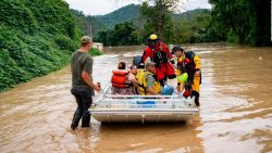 CNNE 1247009 - asi ayudan a los afectados por las inundaciones en kentucky