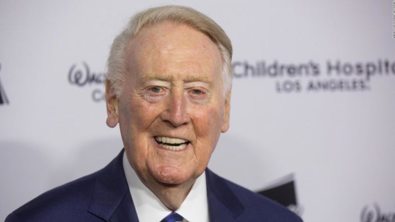 El legendario locutor Vin Scully, la voz de los Dodgers de Los Ángeles durante más de seis décadas, murió a la edad de 94 años, anunció el equipo el martes 2 de agosto.