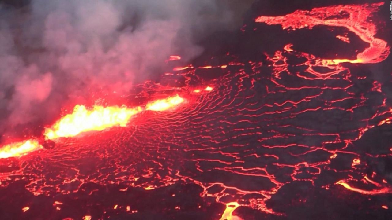 CNNE 1248407 - asi se ve la erupcion de un volcan en islandia desde adentro