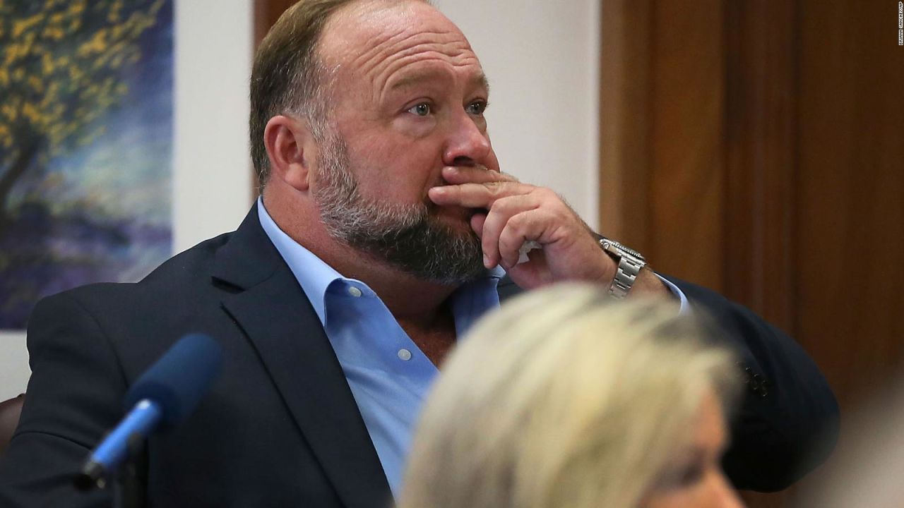 CNNE 1248548 - "atrapan" a alex jones en una mentira durante su juicio