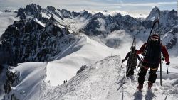 CNNE 1248614 - escalar la cima del mont blanc ahora tendria un costo