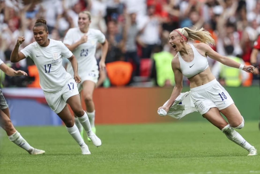 Kelly celebrando el gol de la victoria en el partido de la final de la Eurocopa femenina de 2022 entre Inglaterra y Alemania. Crédito: Maja Hitij/Getty