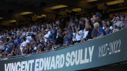 CNNE 1249392 - miles de aficionados despiden a vin scully