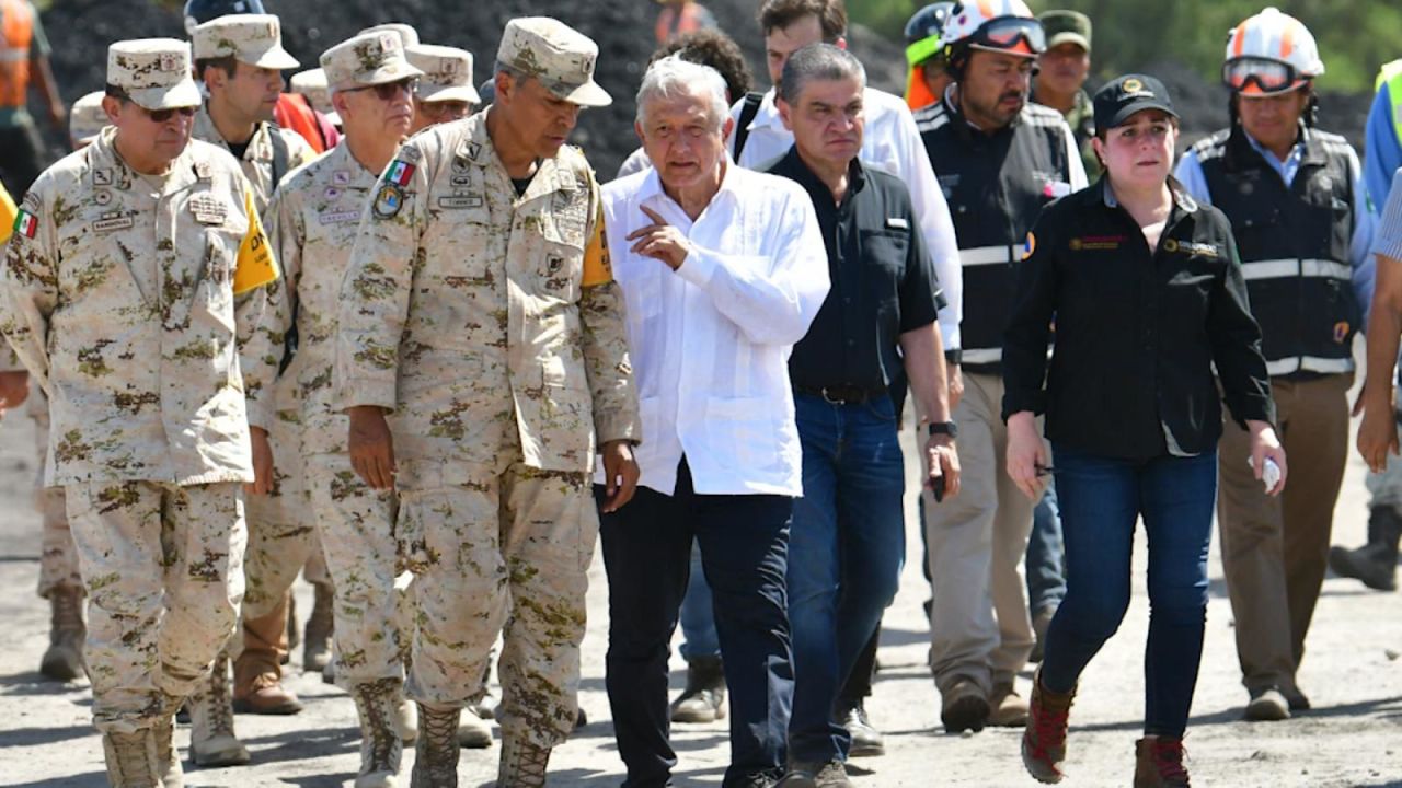 CNNE 1250033 - amlo visito mina en coahuila pero no la tragedia del metro