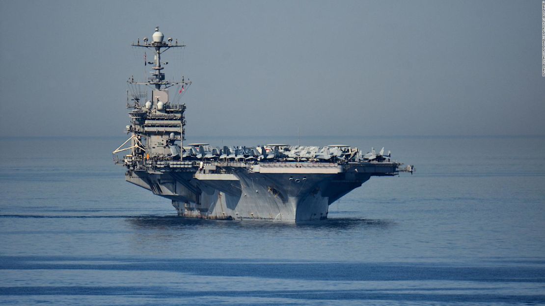 El portaaviones USS Harry S. Truman llega al puerto mediterráneo francés de Marsella en junio de 2022.