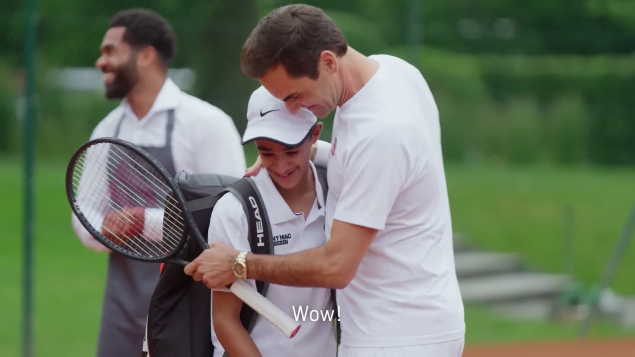 CNNE 1250085 - asi fue la sorpresa de federer con uno de sus seguidores