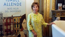 CNNE 1251357 - isabel allende explica por que no cambiaria su primera novela