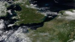 CNNE 1251575 - satelite muestra la grave sequia en francia y reino unido