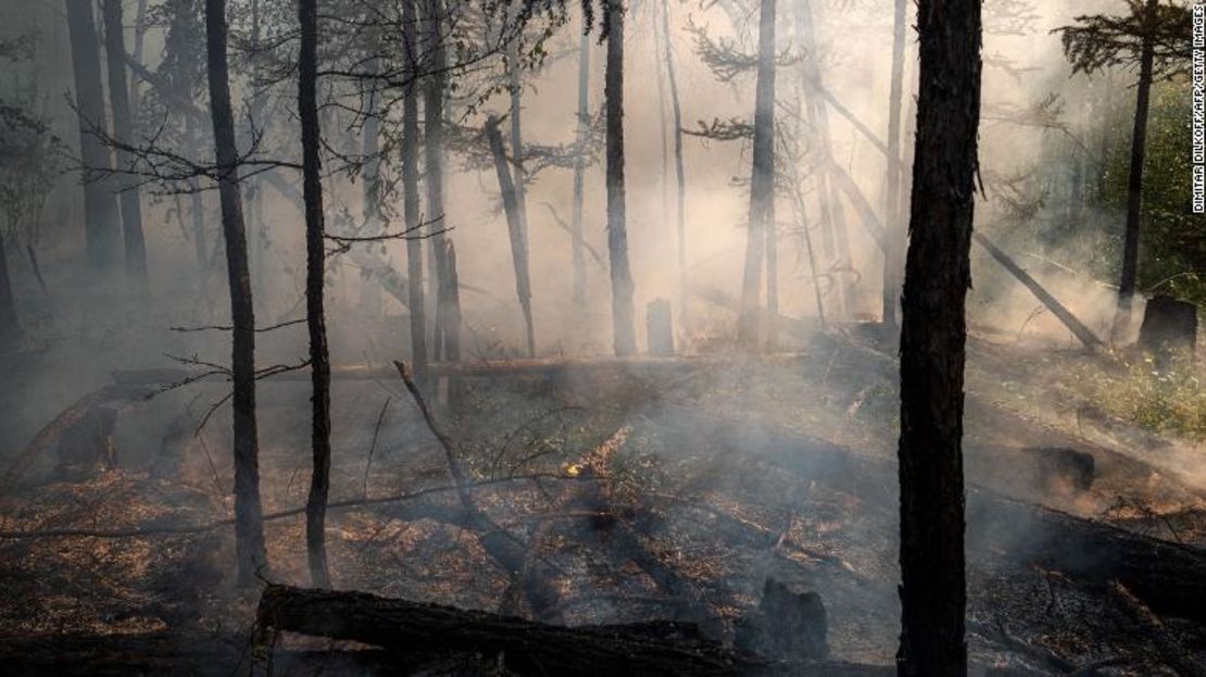 Un incendio forestal en las afueras del pueblo de Byas-Kyue en Siberia en 2021.