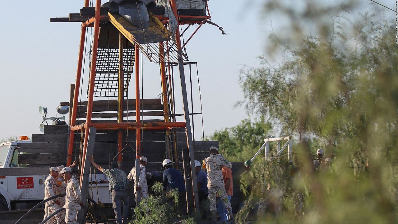 CNNE 1251867 - buzo ofrece su apoyo para rescate de mineros en coahuila