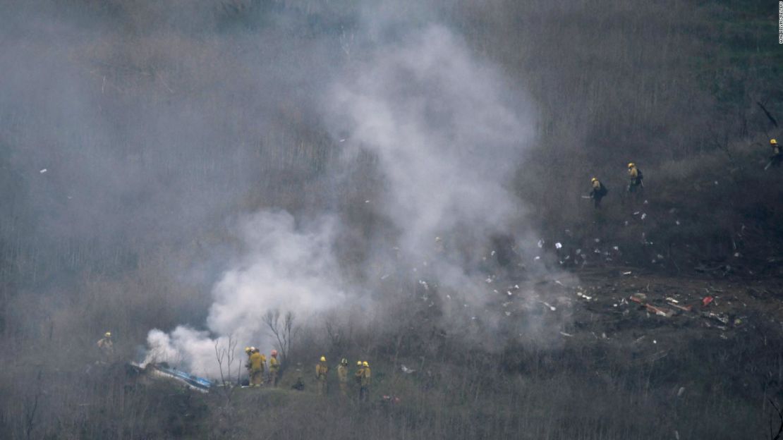 Las fotos de la escena del accidente de Kobe Bryant se compartieron durante Bomberos del condado de Los Ángeles en la escena del accidente de helicóptero en donde murió Kobe Bryant en Calabasas, California, Estados Unidos, 26 de enero de 2020.