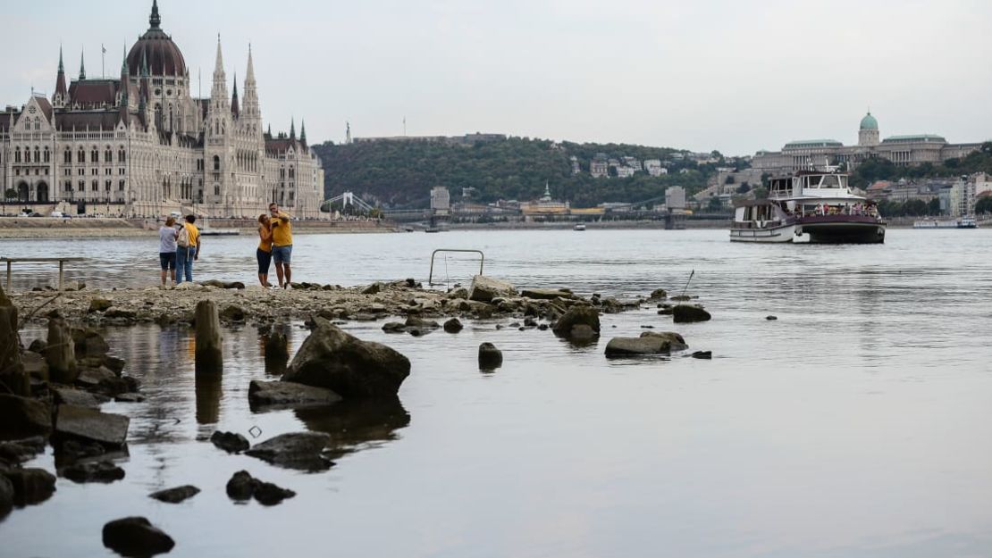 El Danubio se ha reducido en Budapest. Crédito: Anna Szilagyi/AP