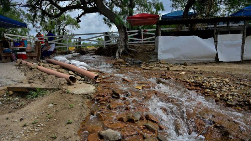 Anuncian plan para detener el aumento de niveles de agua en mina el pinabete en méxico, donde hay 10 mineros atrapados | cnn