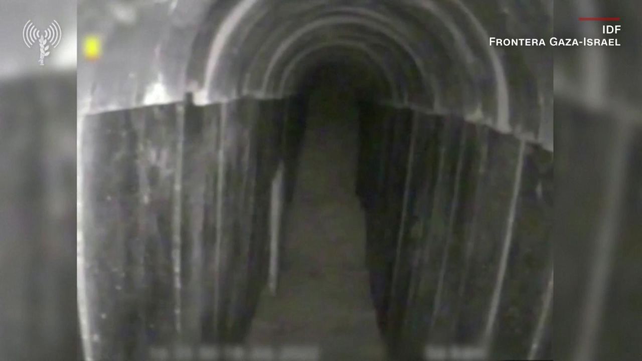 CNNE 1253397 - segun israel, este tunel fue construido por hamas para entrar en gaza